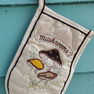 Mushroom Embroidered Oven Mitt - Cream and Brown
